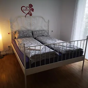 Near Fair And In Few Min, With Garden Apartment