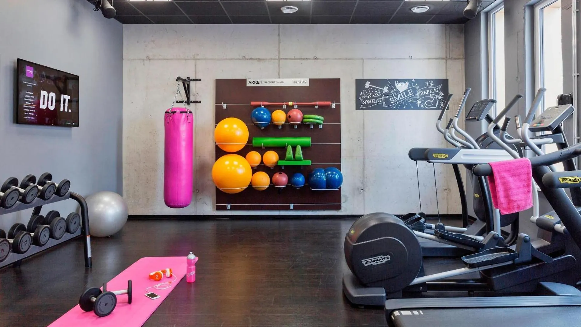 Отель Moxy Frankfurt East Франкфурт-на-Майне Германия